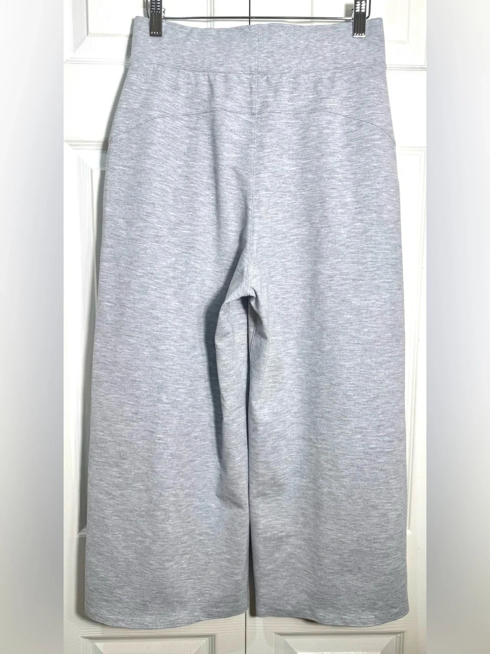 Lululemon Can You Feel The Pleat Crop 21” Heathered Light Grey Size 8 NWOT